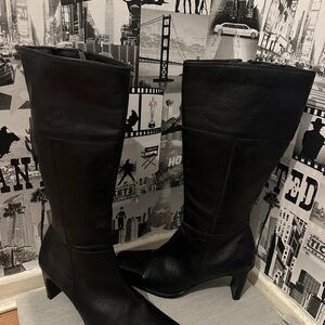 Elegant Black Leather Heeled Boots for Women
